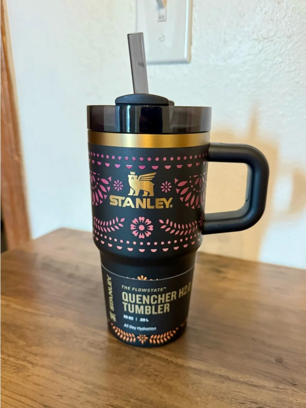 Stanley Día de Muertos Quencher H2.0 Tumbler 20oz - Picture 1 of 2